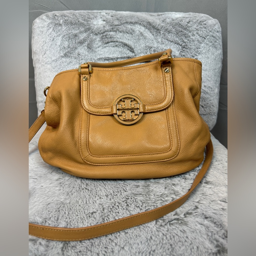 Tory Burch Amanda Classic Hobo Pebbled Leather Crossbody Royal Tan Aged Vachetta